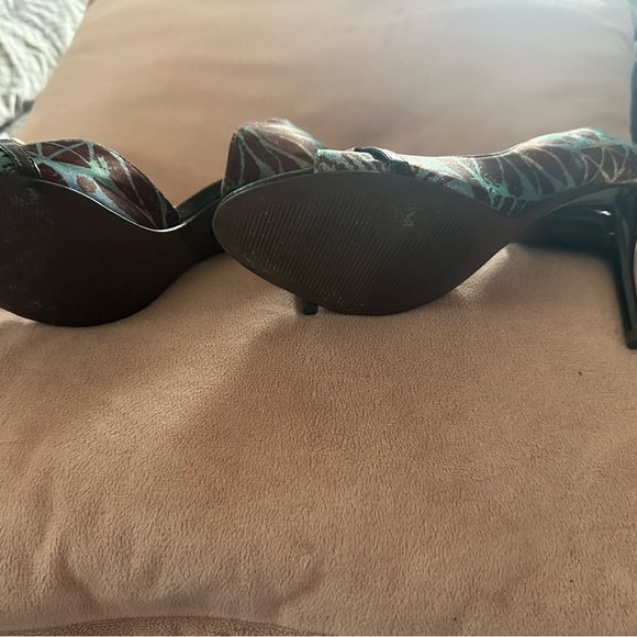 Carlos Santana Brown and Blue Heels - Picture 6 of 6